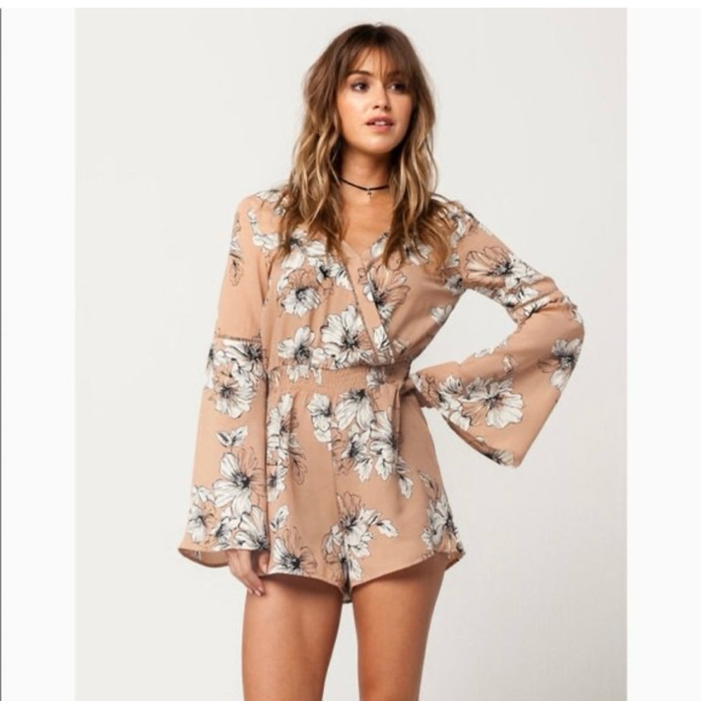Blue Pepper Bell Sleeve Floral Romper wrap front jumpsuit boho summer Medium